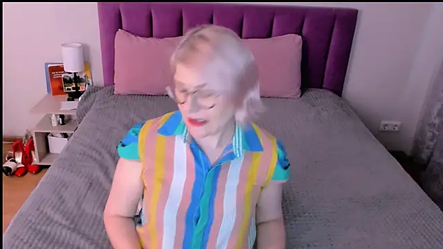 Snapshot of sabrinamacmarren chatting on 12-04-25, 07:06 sabrinamacmarren online show from 12-04-25, 07:06