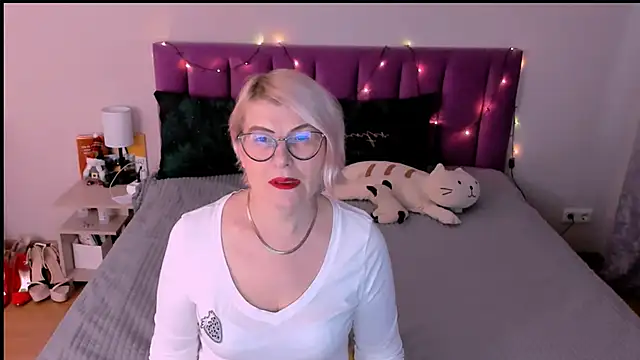 Snapshot of sabrinamacmarren chatting on 12-16-25, 11:59 sabrinamacmarren online show from 12-16-25, 11:59