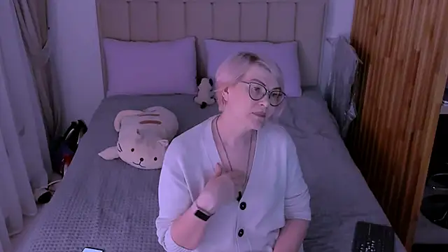 sabrinamacmarren online show from 03-16-26, 05:06