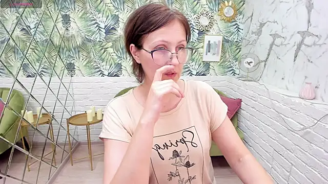 Snapshot of Paris_Cherry chatting on 01-20-25, 02:22 Paris Cherry online show from 01-20-25, 02:22