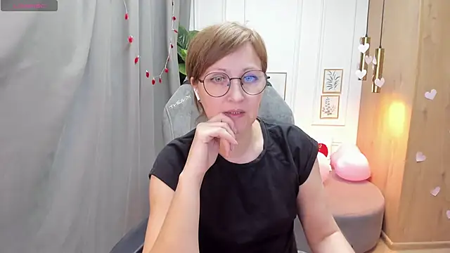 Snapshot of Paris_Cherry chatting on 02-18-25, 01:33 Paris Cherry online show from 02-18-25, 01:33