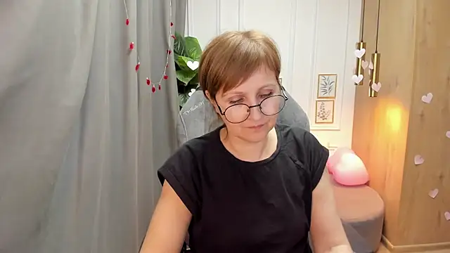 Snapshot of Paris_Cherry chatting on 02-18-25, 04:37 Paris Cherry online show from 02-18-25, 04:37