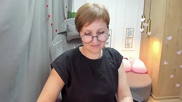 Snapshot of Paris_Cherry chatting on 02-18-25, 07:41 Paris Cherry online show from 02-18-25, 07:41