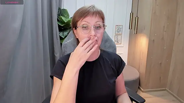 Snapshot of Paris_Cherry chatting on 02-23-25, 07:49 Paris Cherry online show from 02-23-25, 07:49