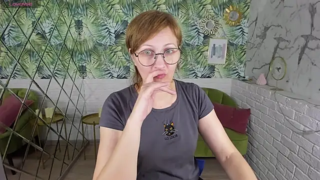 Snapshot of Paris_Cherry chatting on 03-08-25, 08:03 Paris Cherry online show from 03-08-25, 08:03