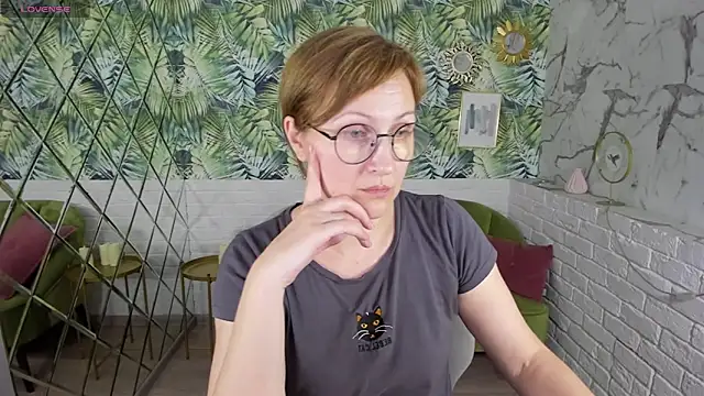 Snapshot of Paris_Cherry chatting on 03-08-25, 11:07 Paris Cherry online show from 03-08-25, 11:07