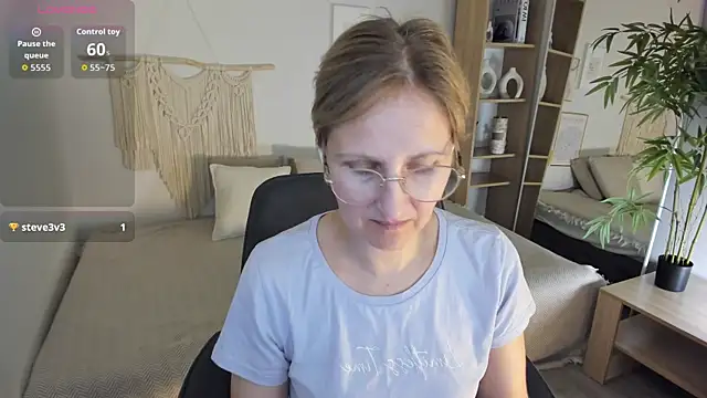 Snapshot of Paris_Cherry chatting on 09-21-25, 07:48 Paris Cherry online show from 09-21-25, 07:48