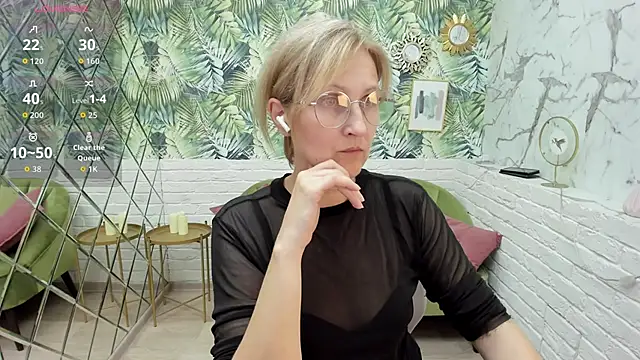 Snapshot of Paris_Cherry chatting on 09-27-25, 08:14 Paris Cherry online show from 09-27-25, 08:14