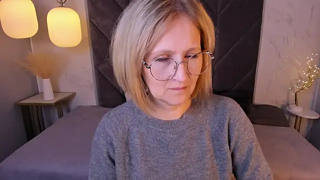 Snapshot of Paris_Cherry chatting on 09-29-25, 07:51 Paris Cherry online show from 09-29-25, 07:51