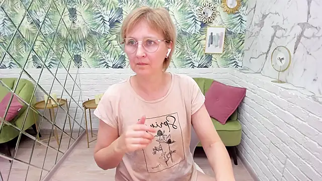 Snapshot of Paris_Cherry chatting on 11-05-25, 08:31 Paris Cherry online show from 11-05-25, 08:31