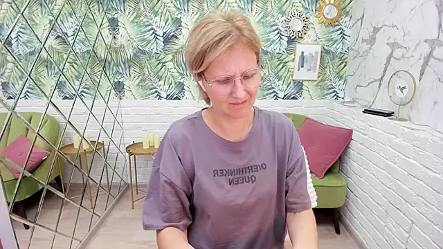 Snapshot of Paris_Cherry chatting on 11-06-25, 08:10 Paris Cherry online show from 11-06-25, 08:10