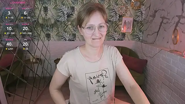 Snapshot of Paris_Cherry chatting on 12-13-25, 08:25 Paris Cherry online show from 12-13-25, 08:25