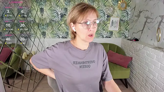 Snapshot of Paris_Cherry chatting on 12-21-25, 06:04 Paris Cherry online show from 12-21-25, 06:04