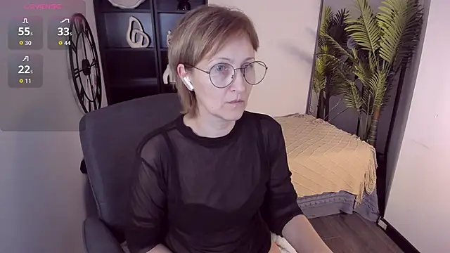 Snapshot of Paris_Cherry chatting on 12-22-25, 05:54 Paris Cherry online show from 12-22-25, 05:54