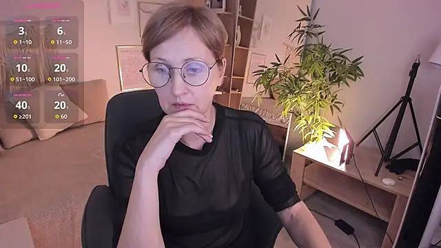 Snapshot of Paris_Cherry chatting on 01-18-26, 12:53 Paris Cherry online show from 01-18-26, 12:53