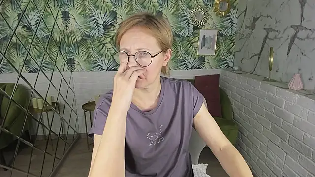 Snapshot of Paris_Cherry chatting on 01-31-26, 07:11 Paris Cherry online show from 01-31-26, 07:11