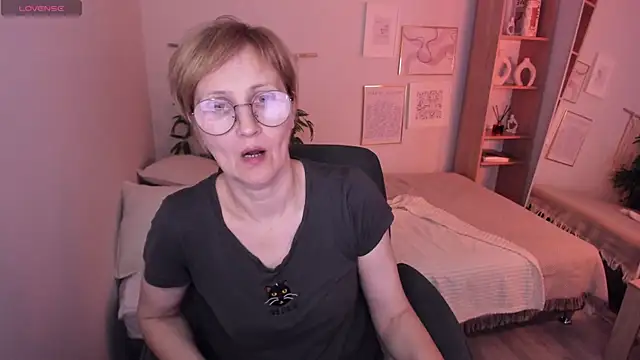 Snapshot of Paris_Cherry chatting on 04-19-26, 06:10 Paris Cherry online show from 04-19-26, 06:10