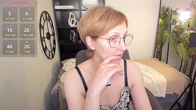 Snapshot of Paris_Cherry chatting on 05-19-26, 06:03 Paris Cherry online show from 05-19-26, 06:03
