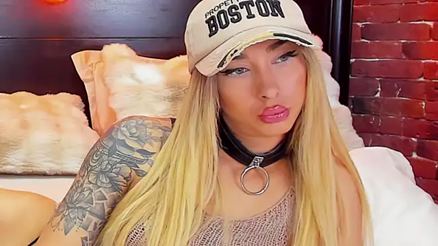 ChristynaRoss online show from 04-06-26, 07:37