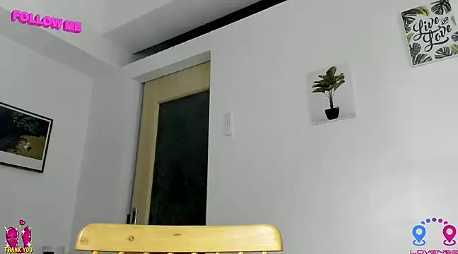 Snapshot of hottycrishina chatting on 12-16-24, 10:18 hottycrishina online show from 12-16-24, 10:18