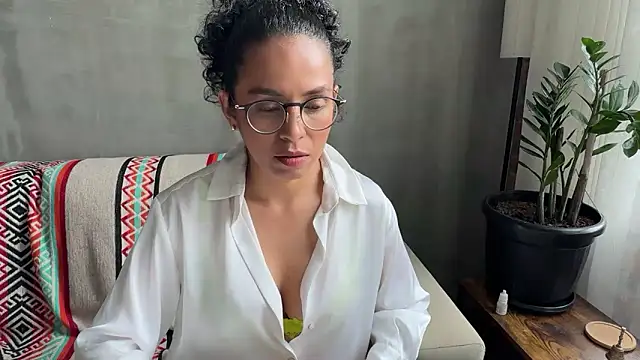 Snapshot of illaroom chatting on 05-26-26, 07:32 illaroom online show from 05-26-26, 07:32