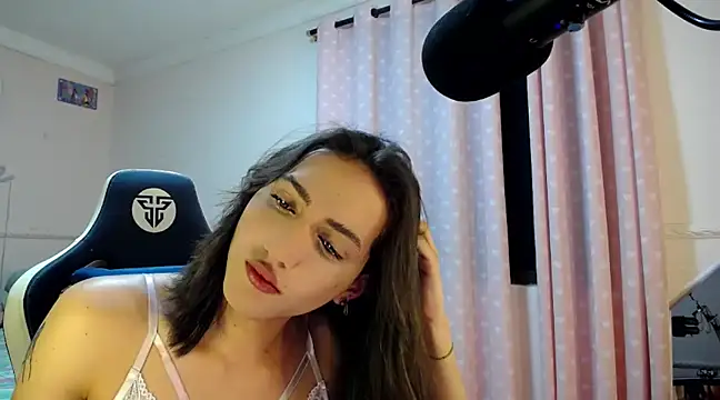 Snapshot of charlottesexxx chatting on 01-16-25, 06:03 charlottesexxx online show from 01-16-25, 06:03