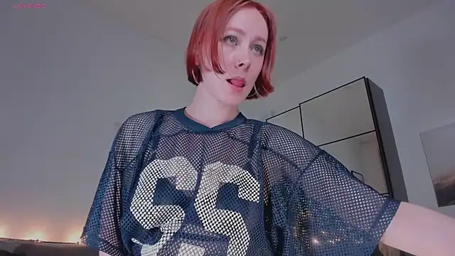 Snapshot of LilianKroft chatting on 06-18-26, 12:31 LilianKroft online show from 06-18-26, 12:31