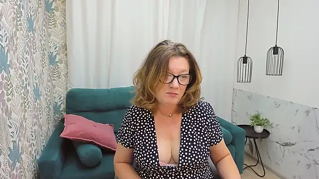 Snapshot of LeaPure chatting on 11-02-25, 05:10 LeaPure online show from 11-02-25, 05:10