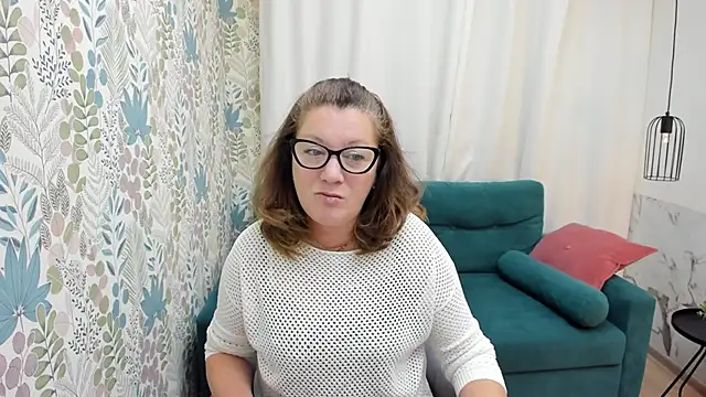 Snapshot of LeaPure chatting on 11-15-25, 05:05 LeaPure online show from 11-15-25, 05:05