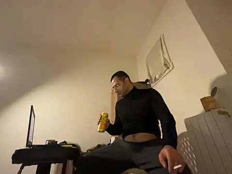 Snapshot of Enderson007 chatting on 02-10-26, 04:00 Enderson007 online show from 02-10-26, 04:00