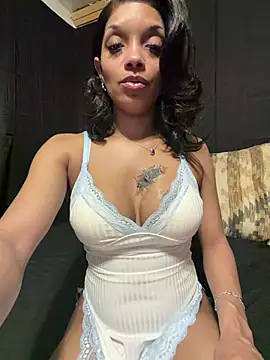 Snapshot of Rakiyahcharms chatting on 05-30-26, 09:28 Rakiyahcharms online show from 05-30-26, 09:28