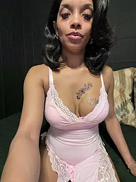 Snapshot of Rakiyahcharms chatting on 06-06-26, 01:16 Rakiyahcharms online show from 06-06-26, 01:16