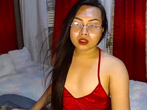 Snapshot of Cumshooterqueen chatting on 09-23-25, 01:30 Cumshooterqueen online show from 09-23-25, 01:30