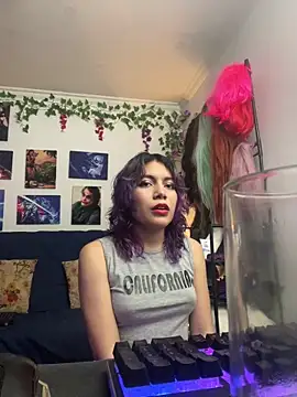 VaioletUwU online show from 04-19-26, 04:01