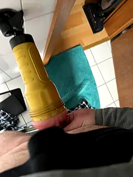 Snapshot of Bong_Geek-420 chatting on 10-26-25, 12:00 Bong Geek-420 online show from 10-26-25, 12:00