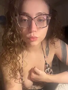 ladyturtle online show from 04-17-26, 10:13