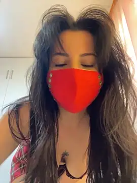 White-Petite online show from 04-23-26, 12:15