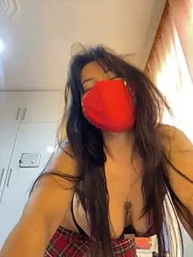 White-Petite online show from 04-23-26, 12:29