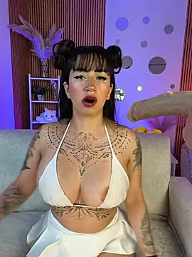 Tattooed spittingdoll online show from 11-05-25, 12:27