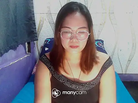 BURBERRY69 online show from 11-10-25, 06:45