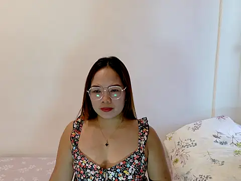 Snapshot of BURBERRY69 chatting on 05-08-26, 06:52 BURBERRY69 online show from 05-08-26, 06:52