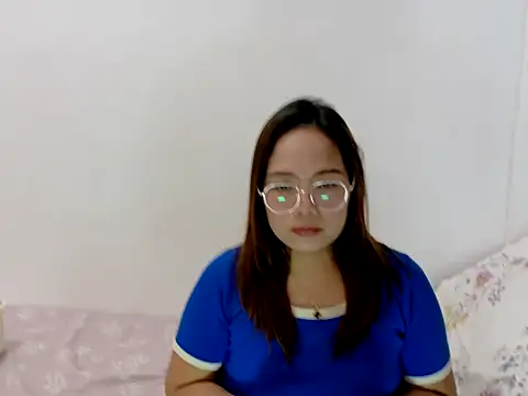 Snapshot of BURBERRY69 chatting on 05-15-26, 07:48 BURBERRY69 online show from 05-15-26, 07:48
