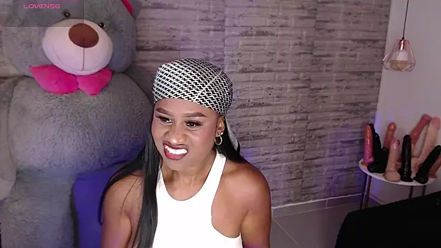 TinnaCobb online show from 03-12-26, 04:13