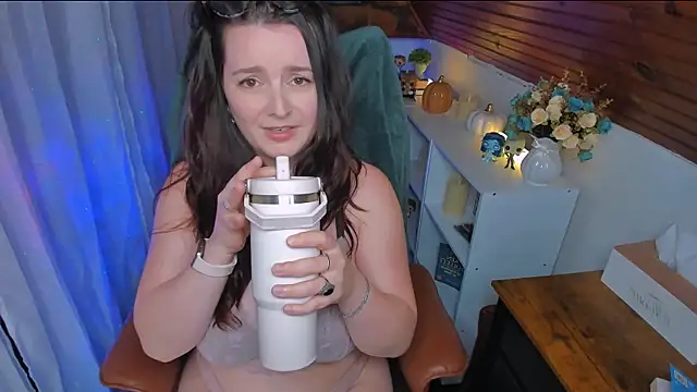 Snapshot of ErinMarshall chatting on 04-27-26, 02:26 ErinMarshall online show from 04-27-26, 02:26