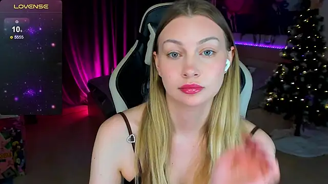 Snapshot of BiMolly chatting on 12-21-25, 08:49 BiMolly online show from 12-21-25, 08:49