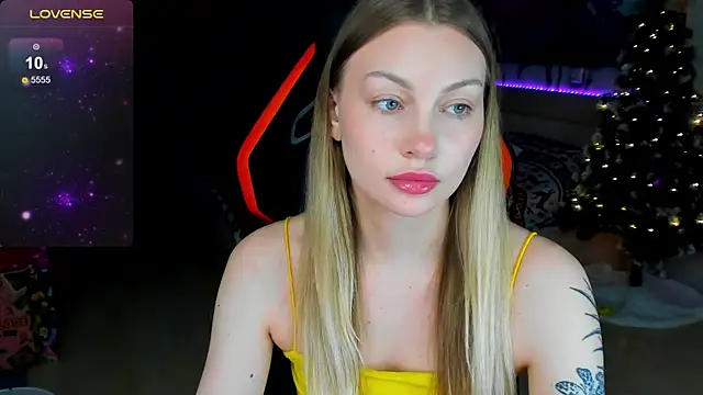 Snapshot of BiMolly chatting on 01-09-26, 03:26 BiMolly online show from 01-09-26, 03:26