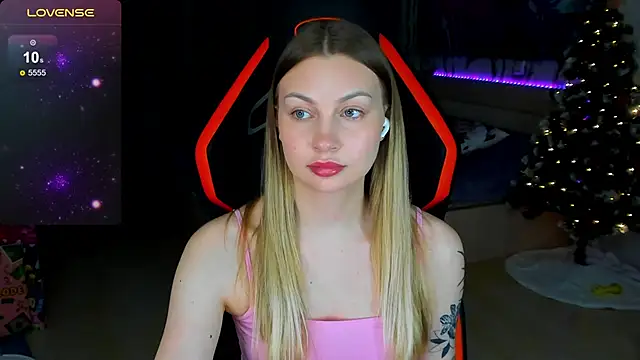 Snapshot of BiMolly chatting on 02-03-26, 11:32 BiMolly online show from 02-03-26, 11:32