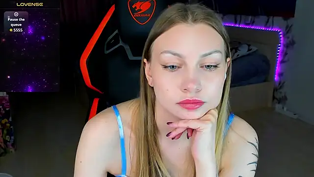 BiMolly online show from 04-17-26, 01:03