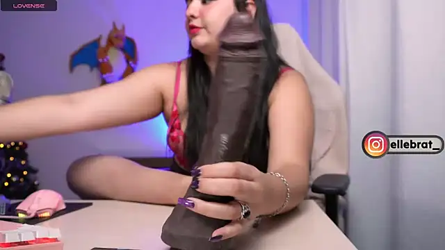 Elle online show from 04-28-26, 02:27