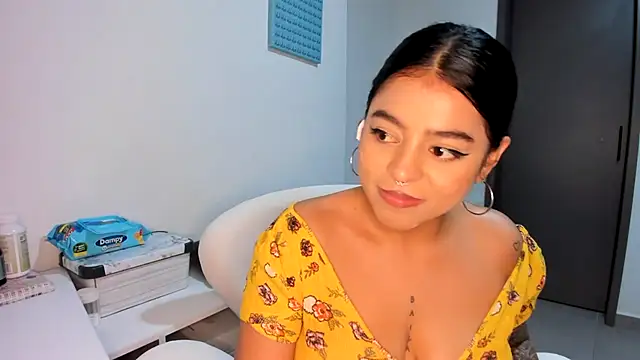 Snapshot of Naiara_sex chatting on 03-01-25, 01:11 Naiara sex online show from 03-01-25, 01:11